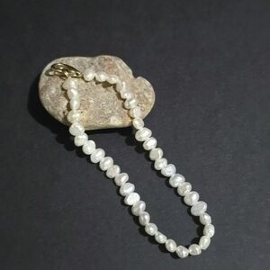 Elegant Pearl Bracelet with Gold Clasp